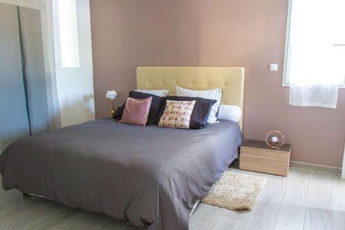 Postel nebo postele na pokoji v ubytování VILLA avec PISCINE chauffée trois chambres