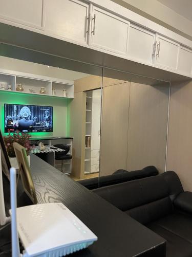 Una cocina o cocineta en Whole Condo with Pool Great for Staycation