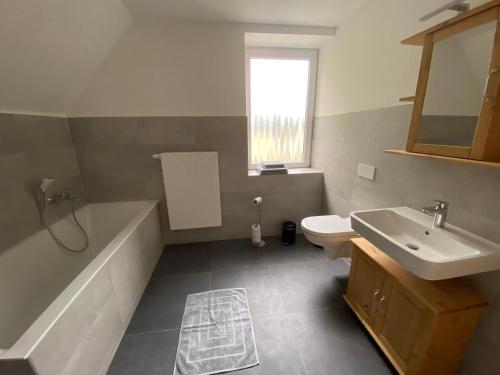 Bilik mandi di Ferienhaus Halbritter Krina