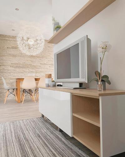 a living room with a television on a desk at Casa dos Avós in Castelo de Paiva