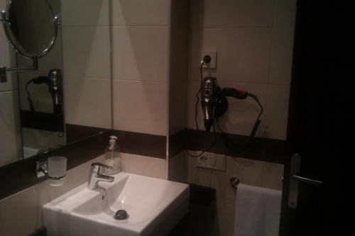 a bathroom with a sink and a mirror at Casa de Larios in Estepa