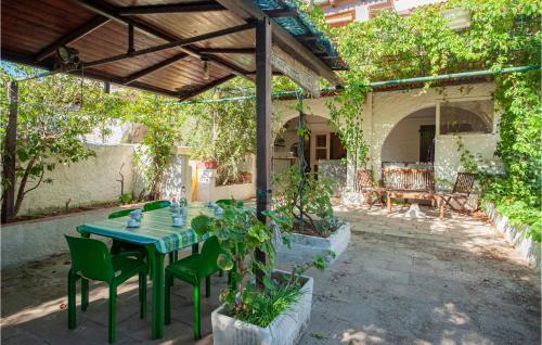 Beautiful home in Marina di Sorso with 2 Bedrooms