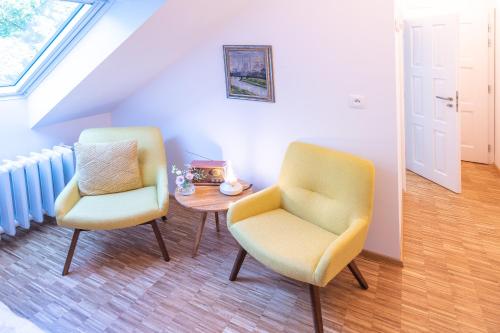 Uma área de estar em Cute rooms Ostrava