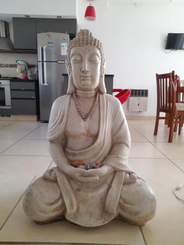 a statue sitting on the floor in a kitchen at La Cloty in Paraná