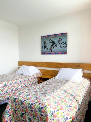 two beds sitting next to each other in a room at Hotel La Posada Del Ingles in Chiclayo
