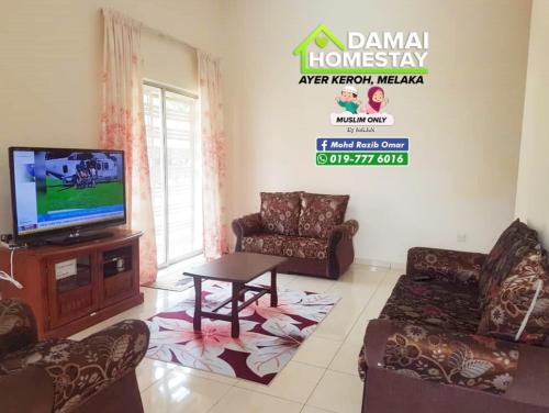 Χώρος καθιστικού στο DAMAI HOMESTAY AYER KEROH