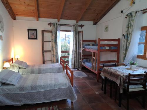 a bedroom with two beds and a table at Complejo Sol de Valizas in Barra de Valizas