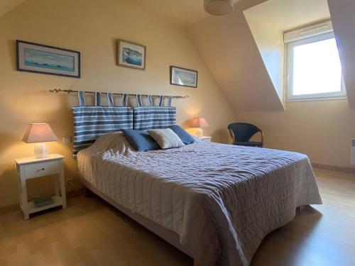 Posteľ alebo postele v izbe v ubytovaní Maison 3* face à la mer avec WiFi, à 200m du littoral, terrasse, parking, et tout confort à Pleumeur-Bodou - FR-1-368-366