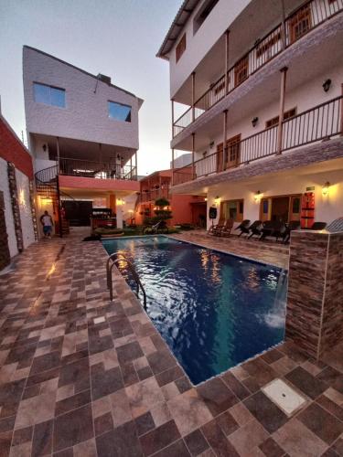 a swimming pool in the middle of a building at FÁTIMA REAL in Ríohacha