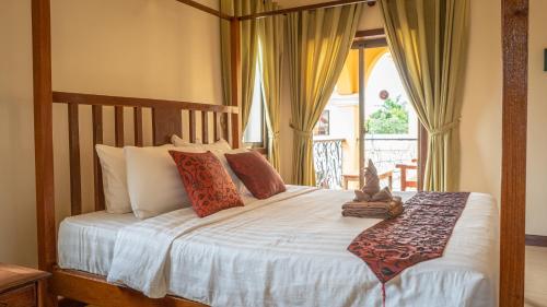 Ένα ή περισσότερα κρεβάτια σε δωμάτιο στο DEN HOTEL TOTONOU SIEM REAP