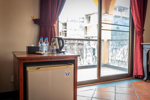 a room with a refrigerator in front of a window at DEN HOTEL TOTONOU SIEM REAP in Siem Reap