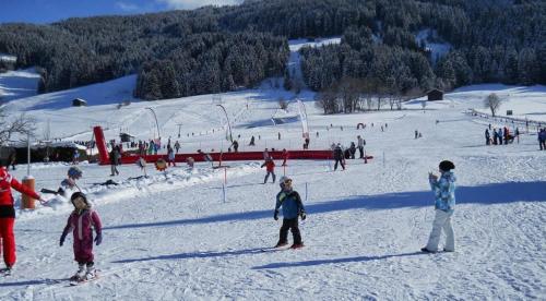 a group of people in the snow on a ski slope at Appartements Anfang in Weerberg