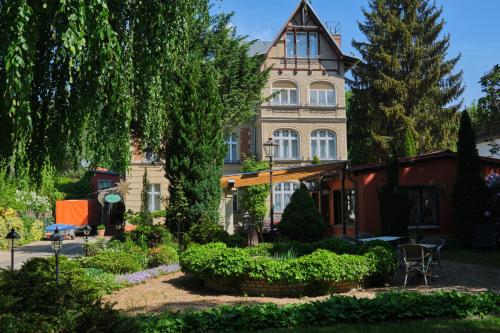 Κήπος έξω από το Anno 1900 Hotel Babelsberg
