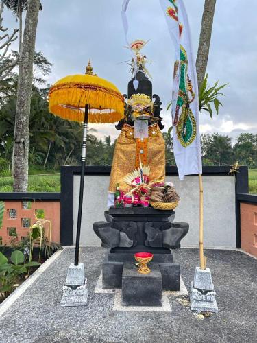 Taman di luar Mulia Manise The Bahari Villas Bali