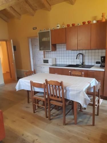 a kitchen with a table with chairs and a sink at Appartamenti Joseff in Livigno