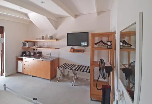 Dapur atau dapur kecil di Harbour House Hotel - Adventure Pads