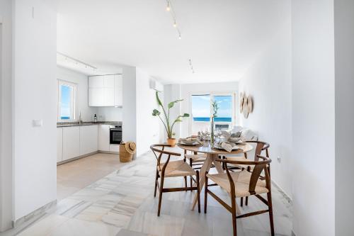Imagen de la galería de La Riviera - Stunning apartment by the beach, en Estepona