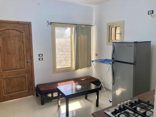 Comfy 1 bedroom, next to sea Chalet w/AC + P-Bath