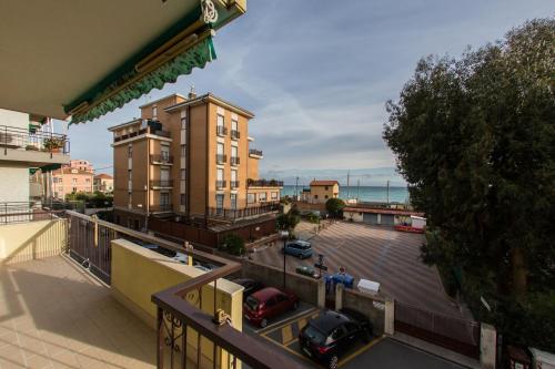 Γενική θέα στη θάλασσα ή θέα στη θάλασσα από  αυτό το ξενοδοχείο διαμερισμάτων