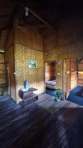 Katil atau katil-katil dalam bilik di Kampung Bareto Cottage And Resto