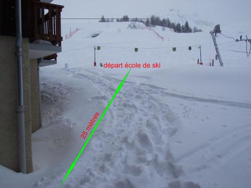 a ski slope with a green line in the snow at Au Bord des Pistes in La Plagne