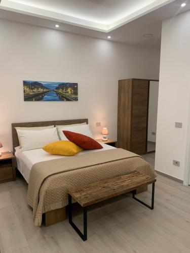 Кровать или кровати в номере Ripa150 - Smart Apartament Milano - Prada Bocconi IEO IED Forum Assago Navigli DUOMO15min