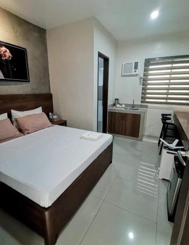Gallery image of A&E Apartelle in Bacolod