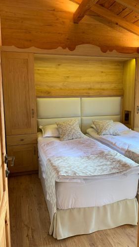 Ein Bett oder Betten in einem Zimmer der Unterkunft Chalet Bakuriani