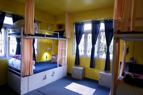 Voodi või voodid majutusasutuse Tag Along 2 0 Hostel Gangtok toas