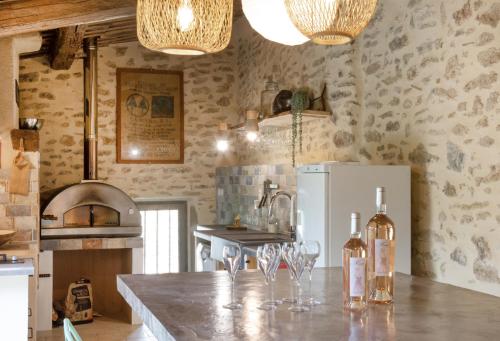 Photo de la galerie de l'établissement Maison du bonheur 10pers Piscine Privee et Chauffee, à Grignan