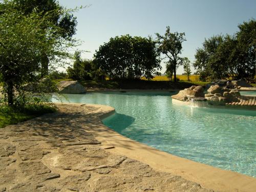 Locanda Della Quercia Calante tesisinde veya buraya yakın yüzme havuzu