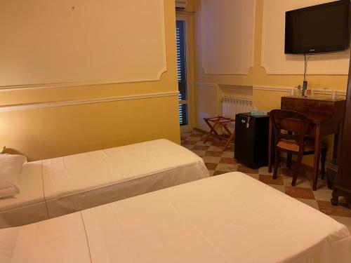 Ένα ή περισσότερα κρεβάτια σε δωμάτιο στο Hotel Trinacria