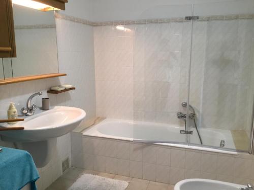 Bathroom sa Villa Paradiso, logement avec piscine, Nice Nord