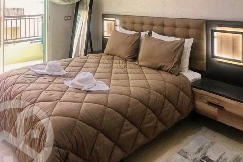 Ένα ή περισσότερα κρεβάτια σε δωμάτιο στο Chic-Moderne-Cosy. Au cœur du Parc, proche plage