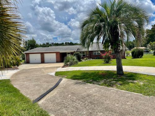 邓内伦15 Minutes to the Gulf of Mexico! Beautiful home on Lake Rousseau的相册照片