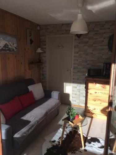 Appartement cosy 27 m2 idéal 5 personnes tesisinde bir oturma alanı