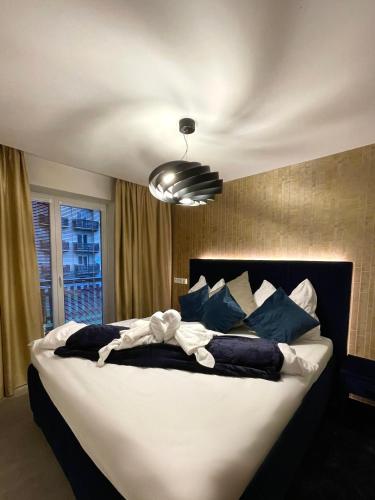 A bed or beds in a room at MARMOT Mountain Apartment so saunou a hydromasážnou vaňou