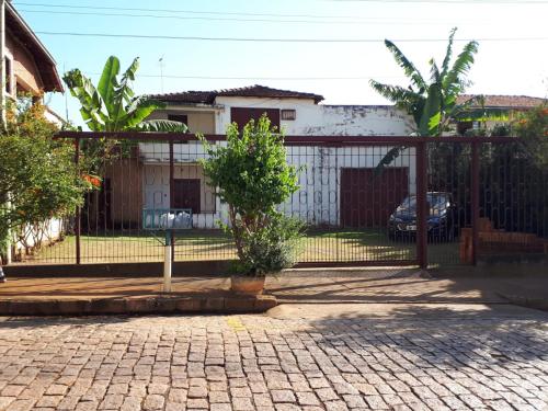 Taman di luar FLATS LENINHA ABREU - não fornecemos roupa de cama e banho, não fornecemos café da manhã