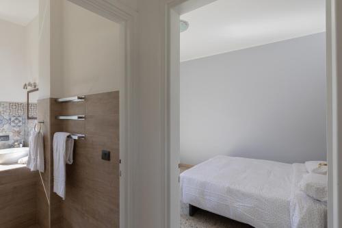 A bed or beds in a room at Appartamento con terrazza vicino al Vaticano