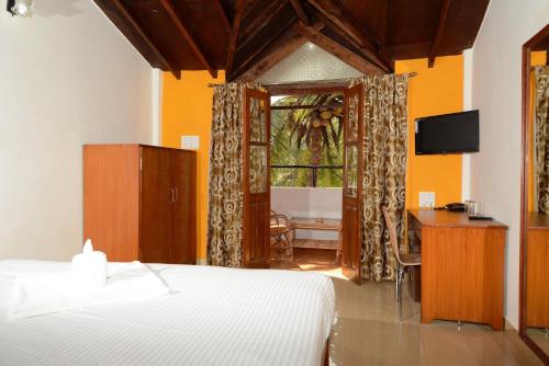 A bed or beds in a room at Silver Sands Sunshine - Angaara