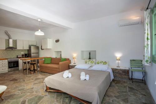 Kuchyň nebo kuchyňský kout v ubytování Olea Skopelos villas with swimming pools & sea view