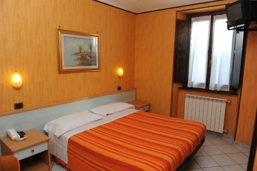 Postel nebo postele na pokoji v ubytování Hotel Isolabella