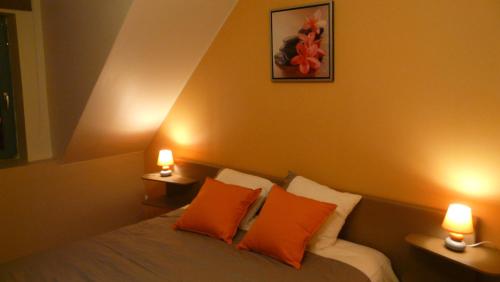 Säng eller sängar i ett rum på Holiday home L'Aubépine