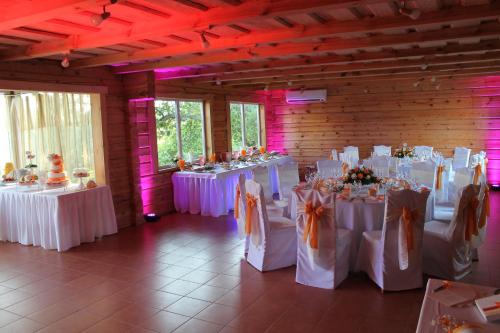 a room filled with tables with white tablecloths at Svajonių Dvaras in Balninkai