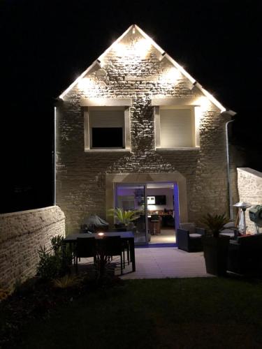 Gallery image of LA LUMINEUZ au cœur des plages du débarquement in Creully
