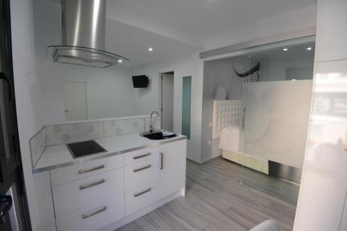 A bathroom at Apartamentos Torrecilla