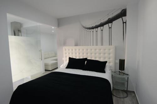 A bed or beds in a room at Apartamentos Torrecilla
