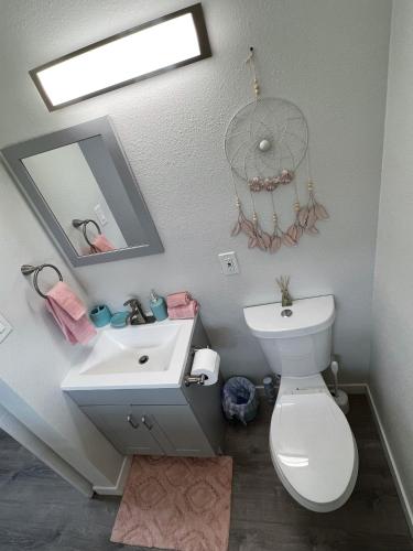 Bilik mandi di Anchorage midtown apartment-Wyoming 2