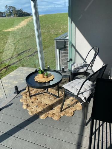Rõdu või terrass majutusasutuses LETKA - Luxury Surf Coast and Grand Prix Villa
