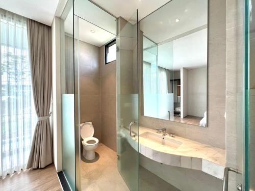 Ένα μπάνιο στο Villa Andara